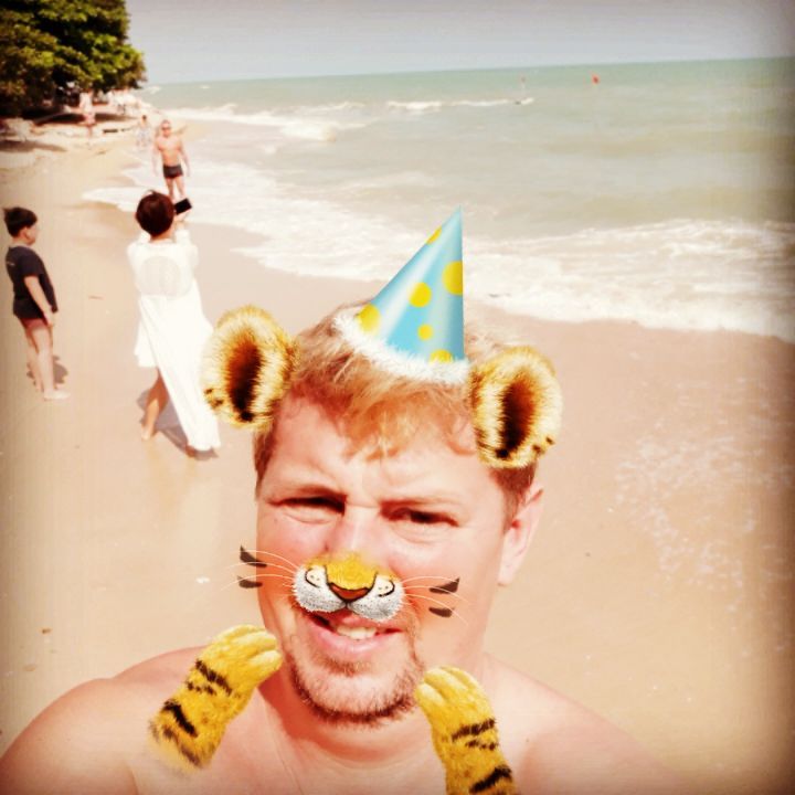 Виталий Холстов